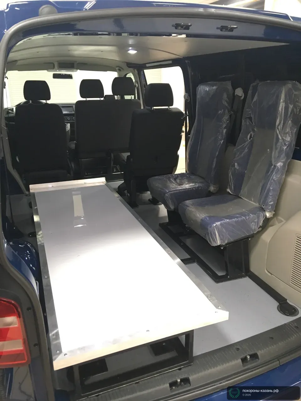 Volkswagen Transporter - катафалк для дальних расстояний, вид сбоку