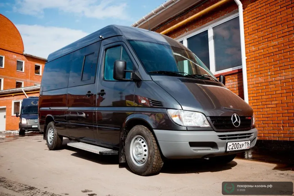 Mercedes Sprinter Classic - компактный катафалк, вид спереди