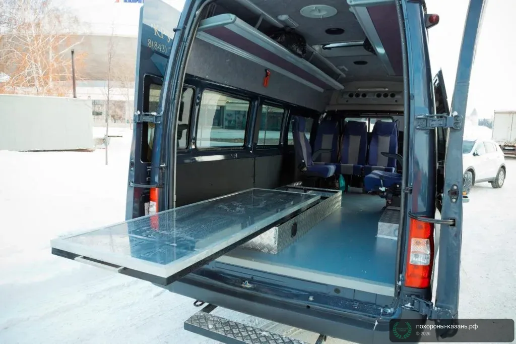 Ford Transit - катафалк, вид сбоку
