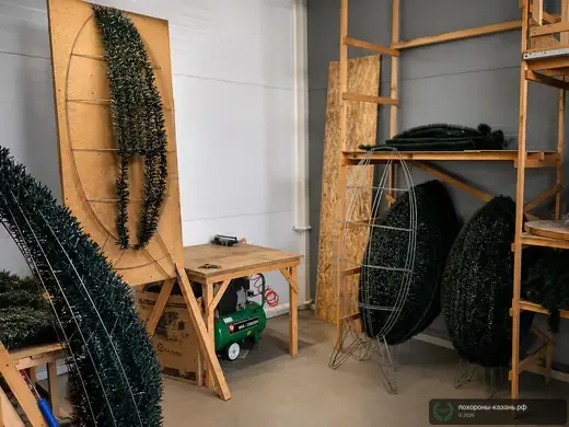 Ритуальные венки из искусственной хвои собственного производства